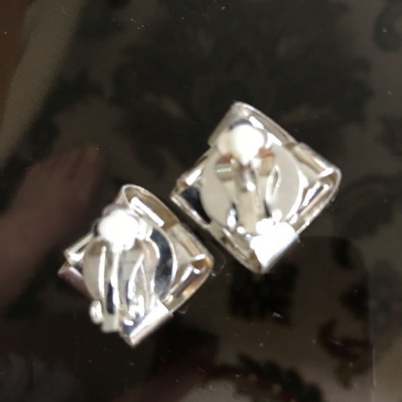 A pair of clip on silver tone woven square earrings. - Picture 4 of 5